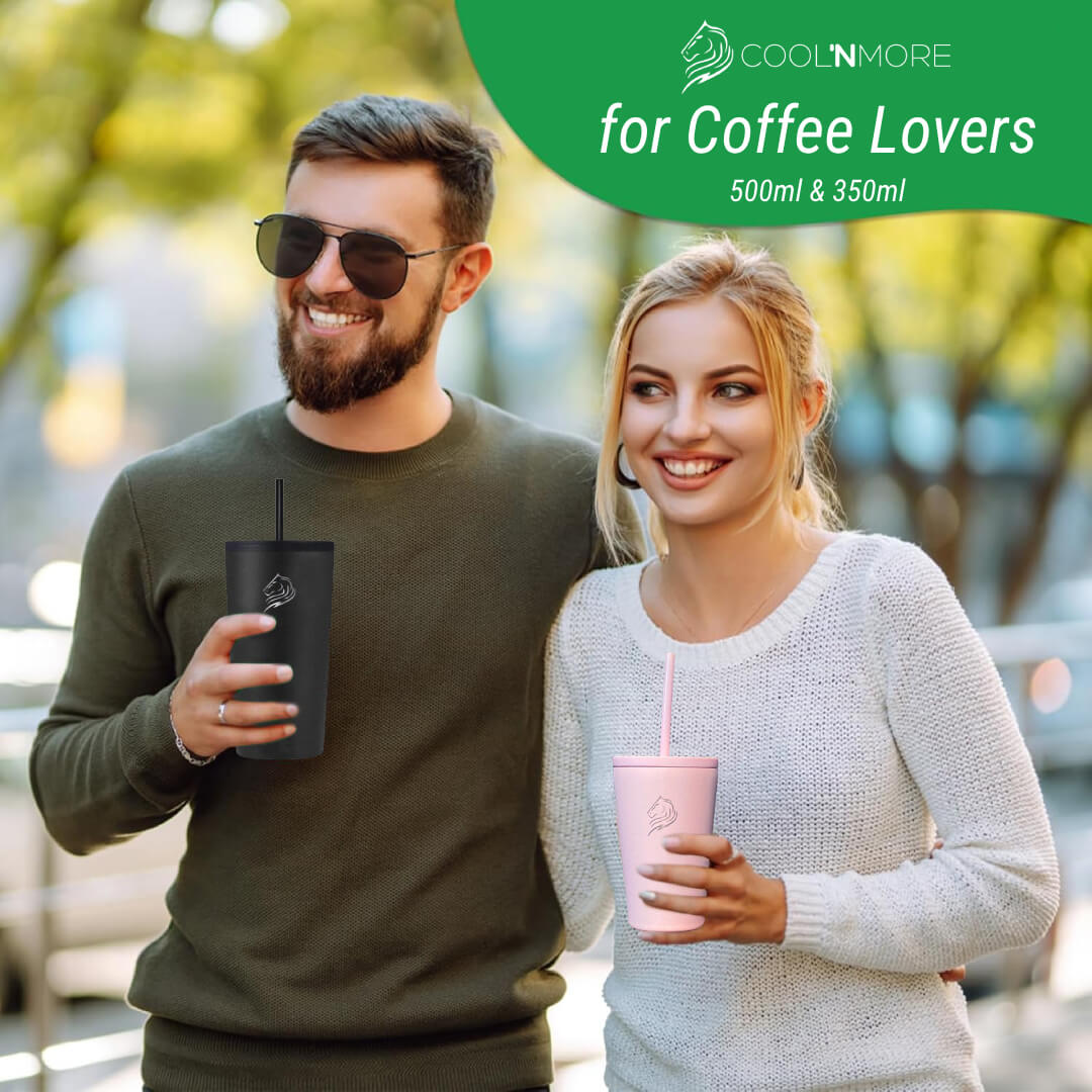 χαρουμενοι ανδρας και γυναικα κρατουν tumbler ποτηρια θερμος της coolnmore