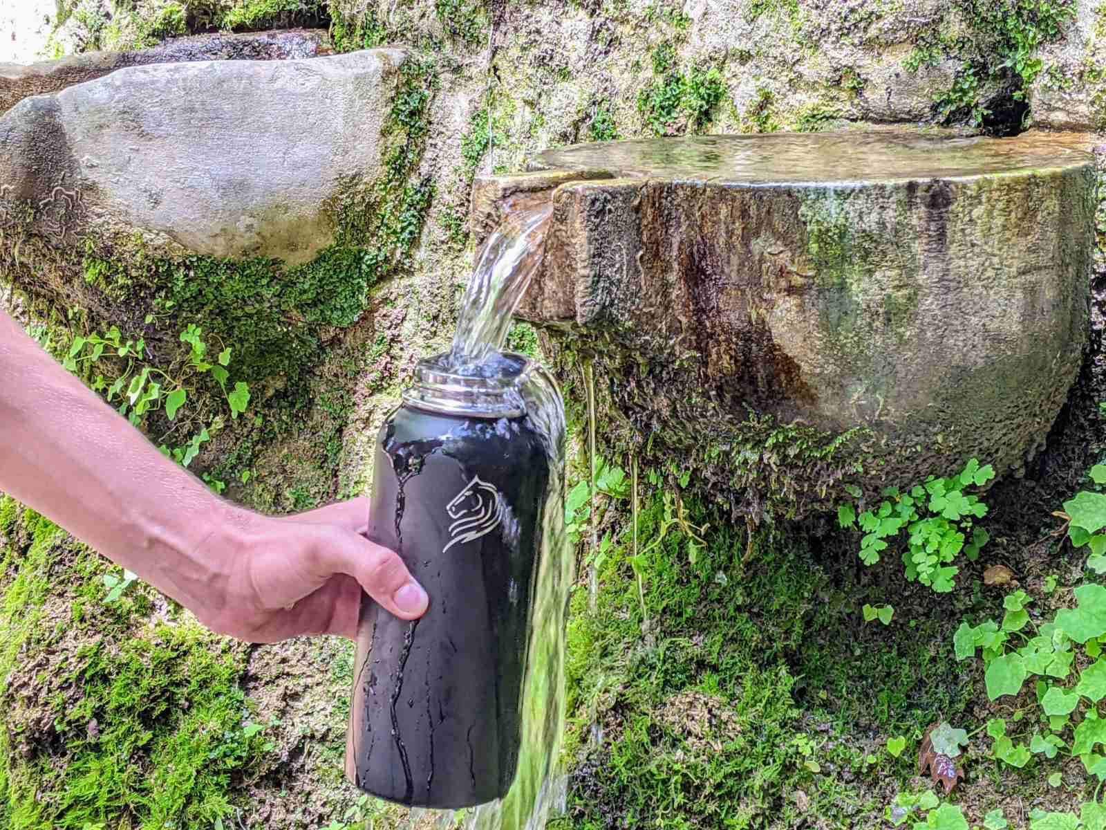 coolnmore jet black 1 λιτρο με καλαμακι, ανοξειδωτο με 2 καπακια και βαση σιλικονης