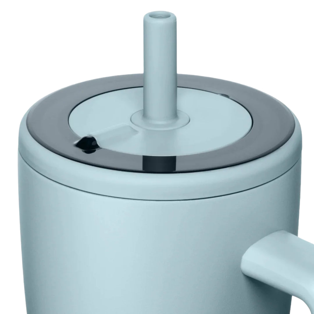 Light blue tumbler with a straw lid on a white background. coolnmore breeze vogue tumbler θερμος 1200ml με καλαμακι ανοξειδωτο.  