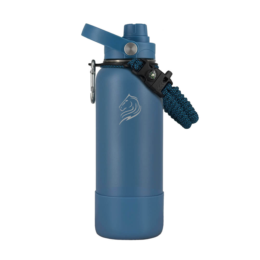 Coolnmore Denim θερμος νερου 1 λιτρου με καλαμακι. Blue water bottle with a clip and strap on a white background