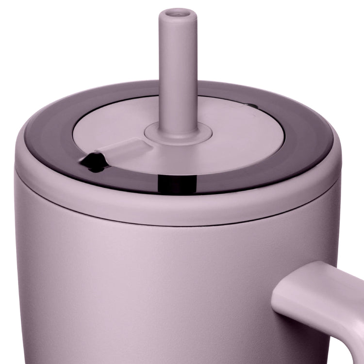 Coolnmore Mulberry tumbler θερμος 1200ml με καλαμακι.  Close-up of a purple mug with a straw lid on a white background