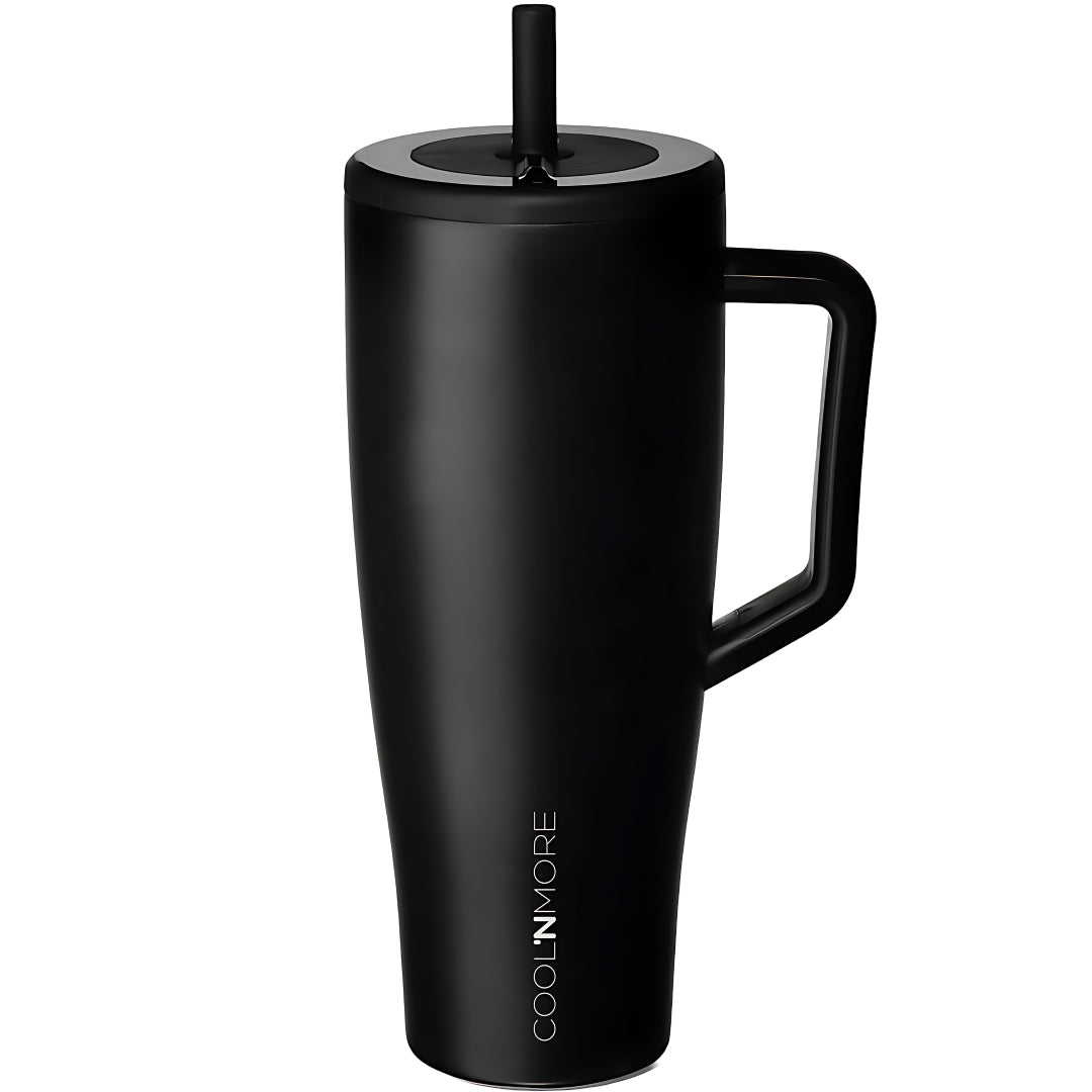 coolnmore nero vogue tumbler θερμος 1200ml ανοξειδωτο. Black insulated mug with handle and straw lid on a white background