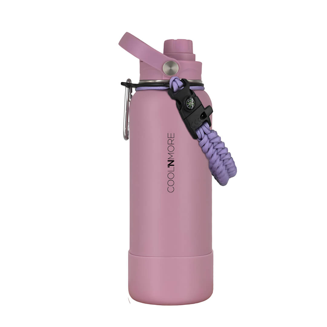 Coolnmore θερμος νερου 1 λιτρου με καλαμακι.  Pink water bottle with purple carabiner on a white background