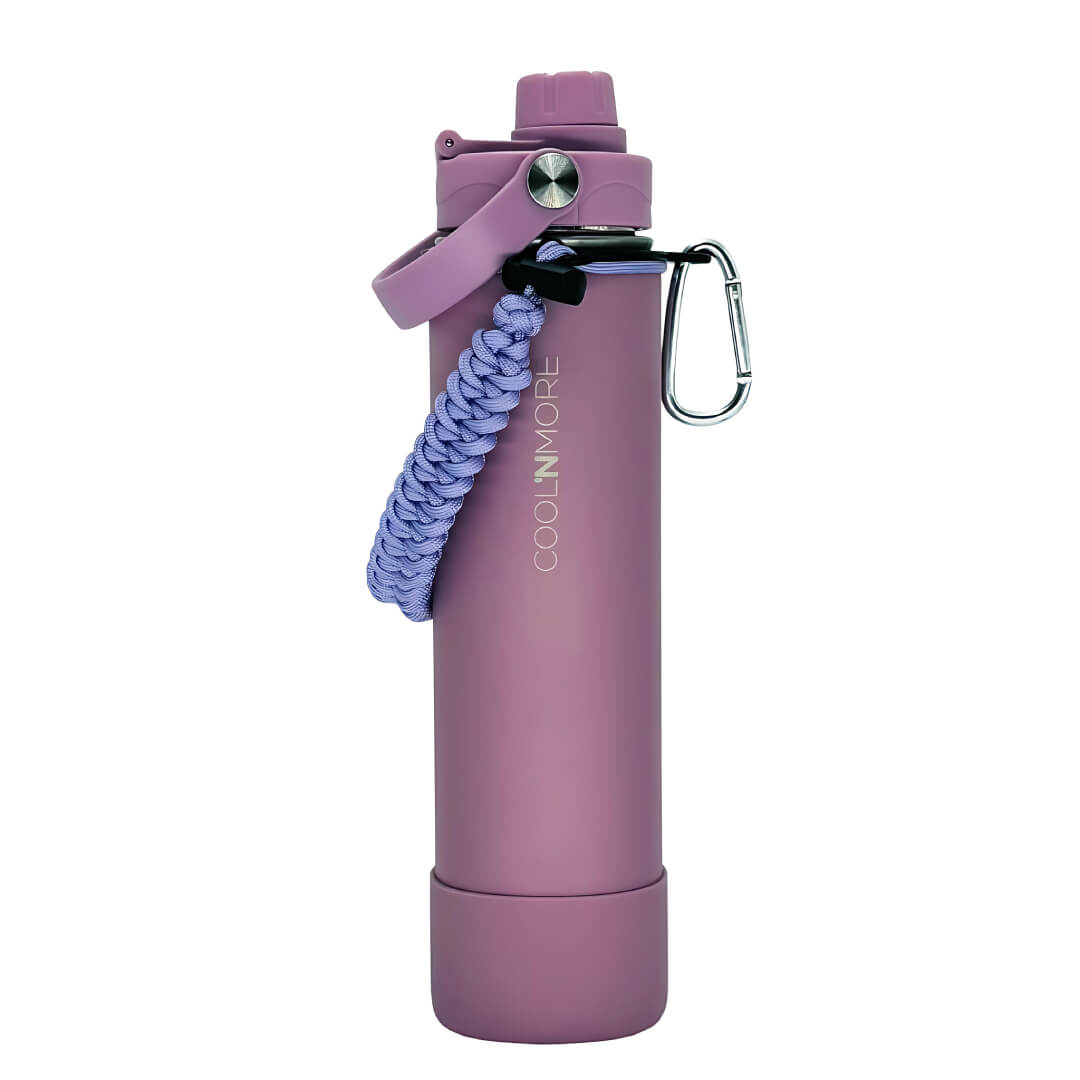 Coolnmore Vespera θερμος νερου ανοξειδωτο παγουρι θερμος 750ml. Purple water bottle with a carabiner and rope on a white background