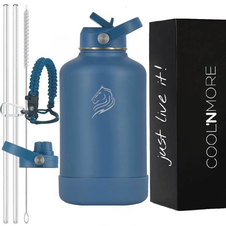 Blue insulated water bottle with accessories and 'Cool'n'More' packaging on a white background. Coolnmore Denim θερμος 1.5lt με 7 αξεσουαρ