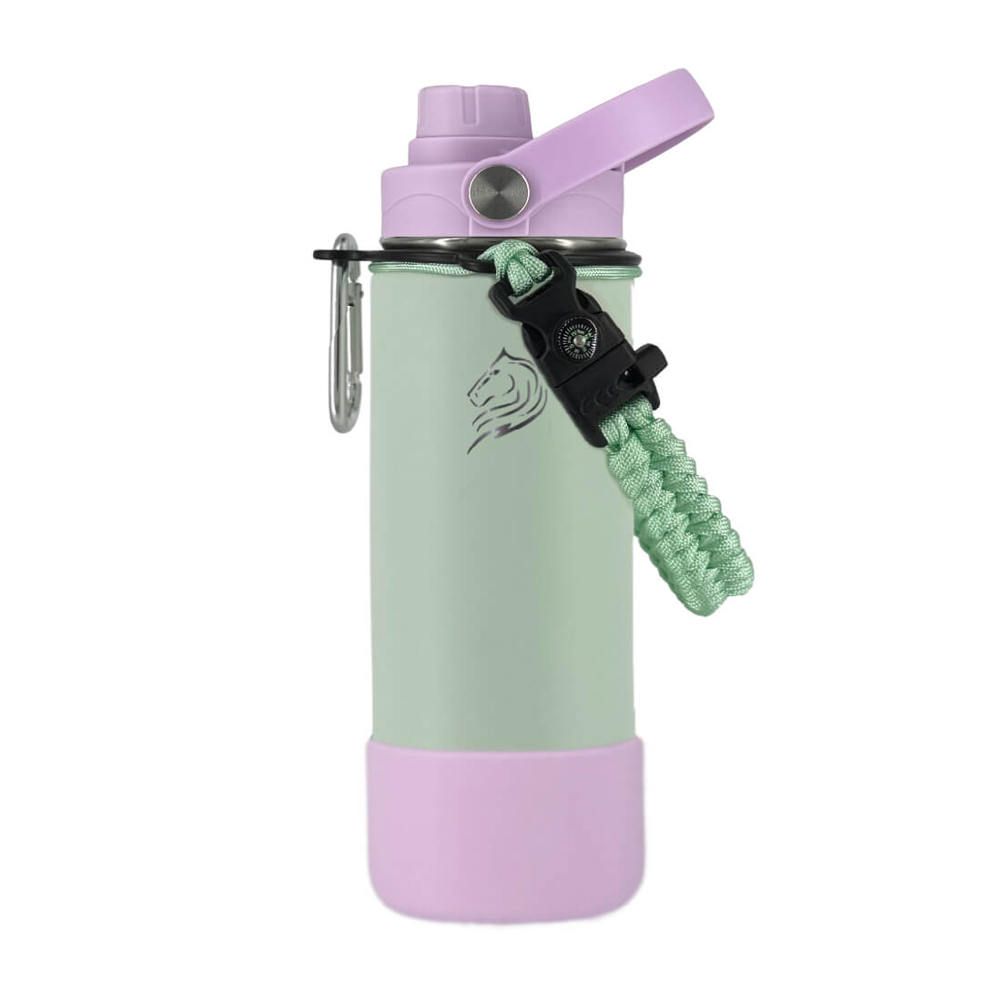 Coolnmore Mino θερμος νερου 350ml, παγουρι θερμος με λαβη paracord και ανοξειδωτο γαντζο. Green and purple water bottle with a carabiner on a white background