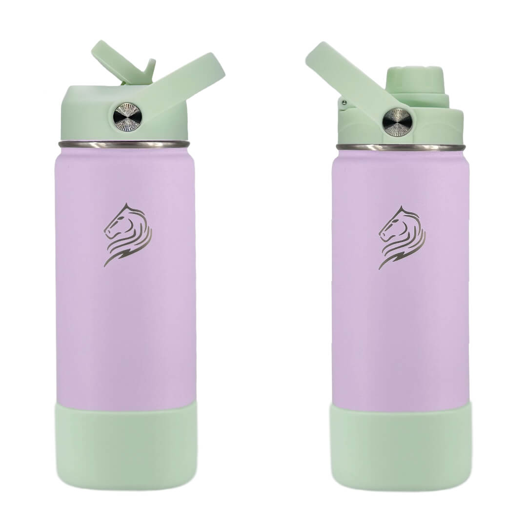 Το Coolnmore Nook θερμος 350ml με 2 καπακια και βαση σιλικονης. Two purple water bottles with green caps on a white background