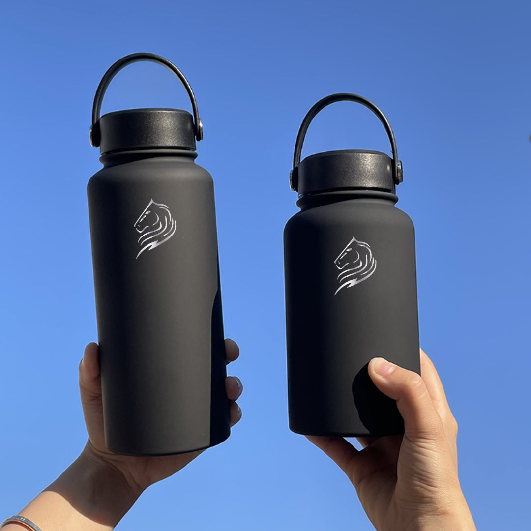 coolnmore jet black θερμος μπουκαλι ανοξειδωτο 650ml μαυρο ματ με 2 καπακια και θηκη σιλικονης