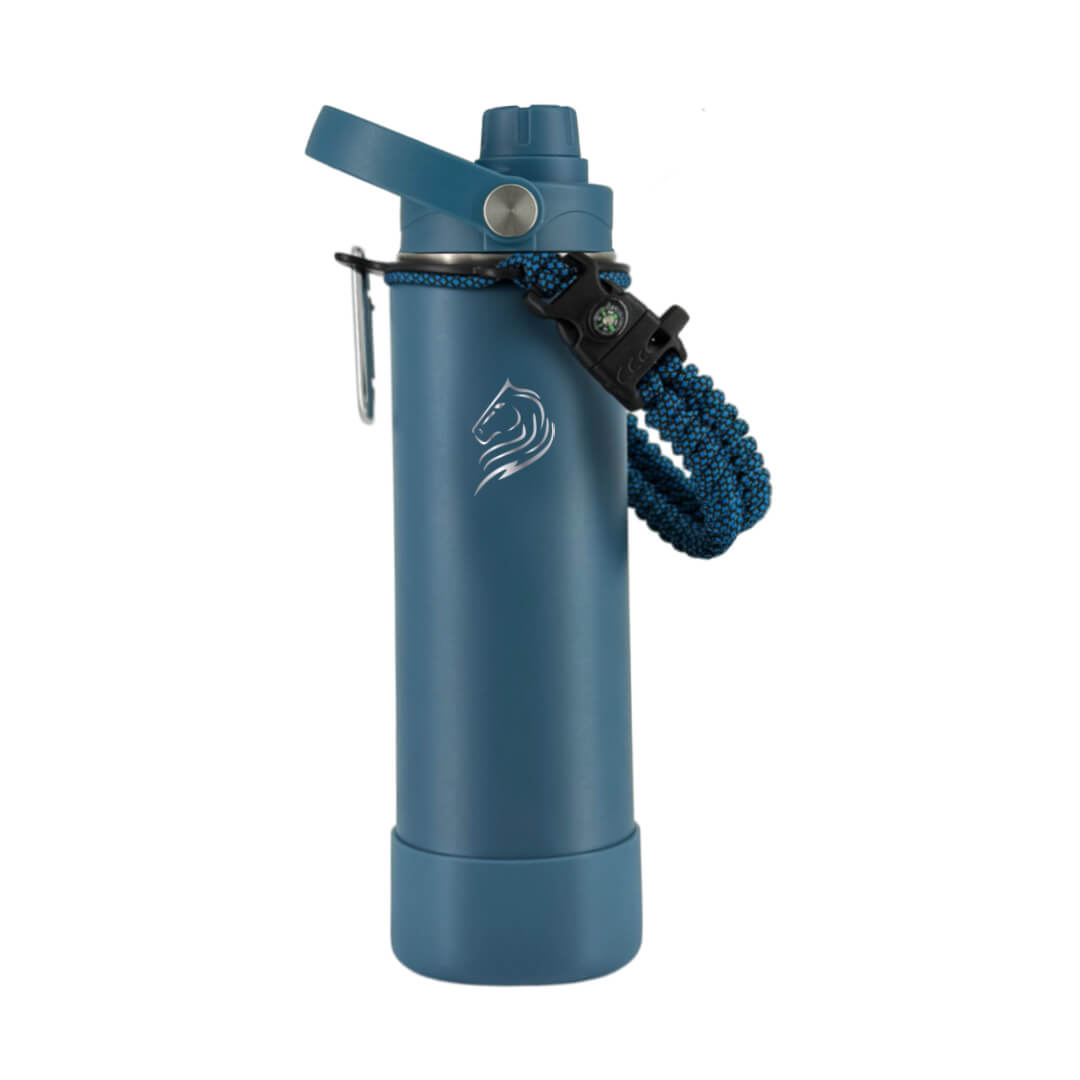 Coolnmore παγουρι θερμος νερου ανοξειδωτο με καλαμακι. Blue water bottle with a paracord handle on a white background