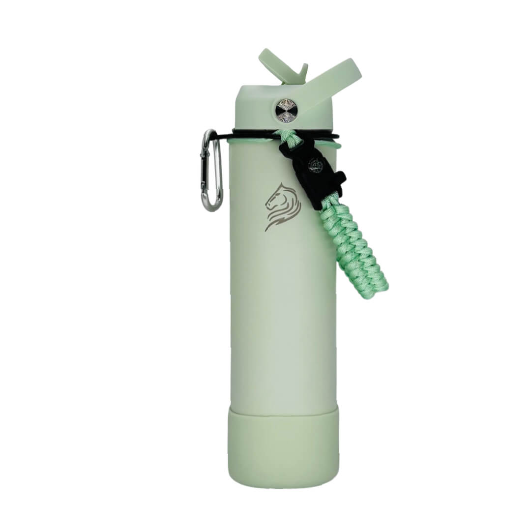 coolnmore θερμος νερου mint 750ml, Light green water bottle with carabiner and lanyard on a white background