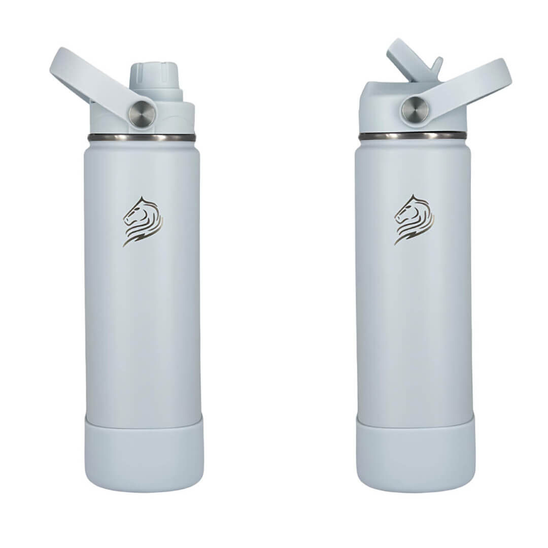 Coolnmore Surf παγουρι θερμος νερου με καλαμακι.  Two light gray water bottles with straws on a white background