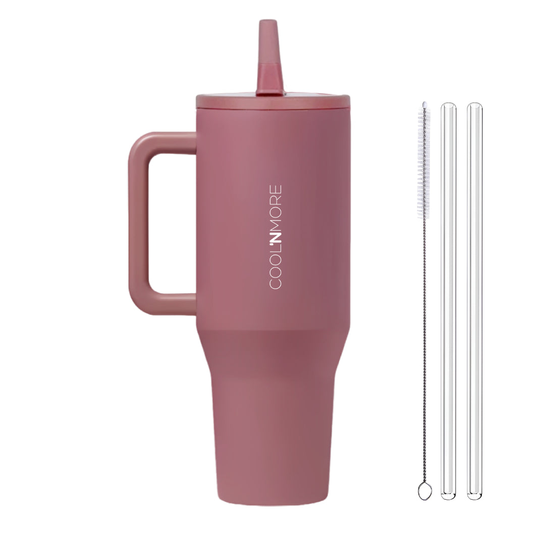 Το Coolnmore Traveller Smoke pink 1000ml είναι ένα πολυλειτουργικό, πρακτικό και στυλατο σε minimal σχεδιασμο ποτήρι θερμός ενος λιτρου που θα σε συνοδεύσει σε κάθε σου περιπέτεια. με 2 καλαμακια και βουρτσακι