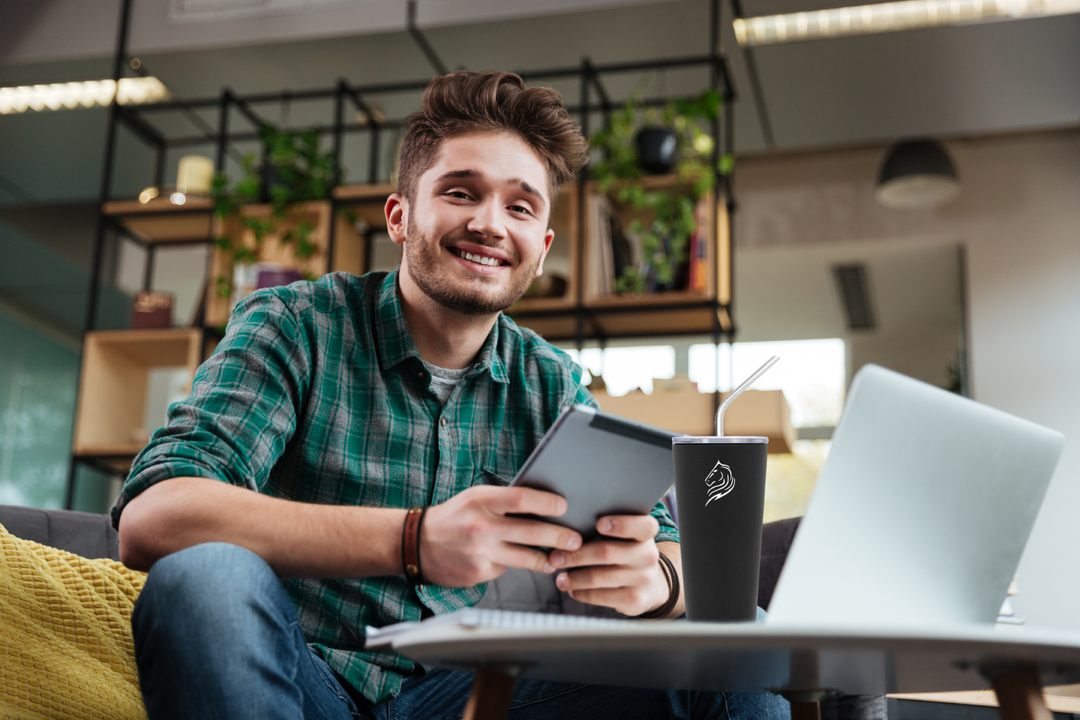 Coolnmore Ποτήρι θερμός καφέ με καλαμάκι ανοξείδωτο από ατσάλι 18/8 με αναδιπλούμενο press-in καπάκι χωρίς BPA. Με μόνωση διπλού τοιχώματος, ποτήρι για καφέ με καπάκι για όλα τα είδη κρύων ή ζεστών ροφημάτων. Ισοθερμικό επαναχρησιμοποιούμενο ποτήρι καφέ