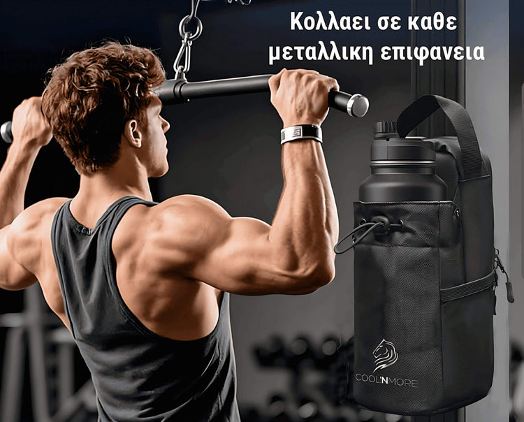 Μαγνητική τσάντα γυμναστηρίου CoolnMore GymBuddy, στερεωμένη σε μεταλλικό όργανο γυμναστικής που γυμναζεται ενας ανδρας